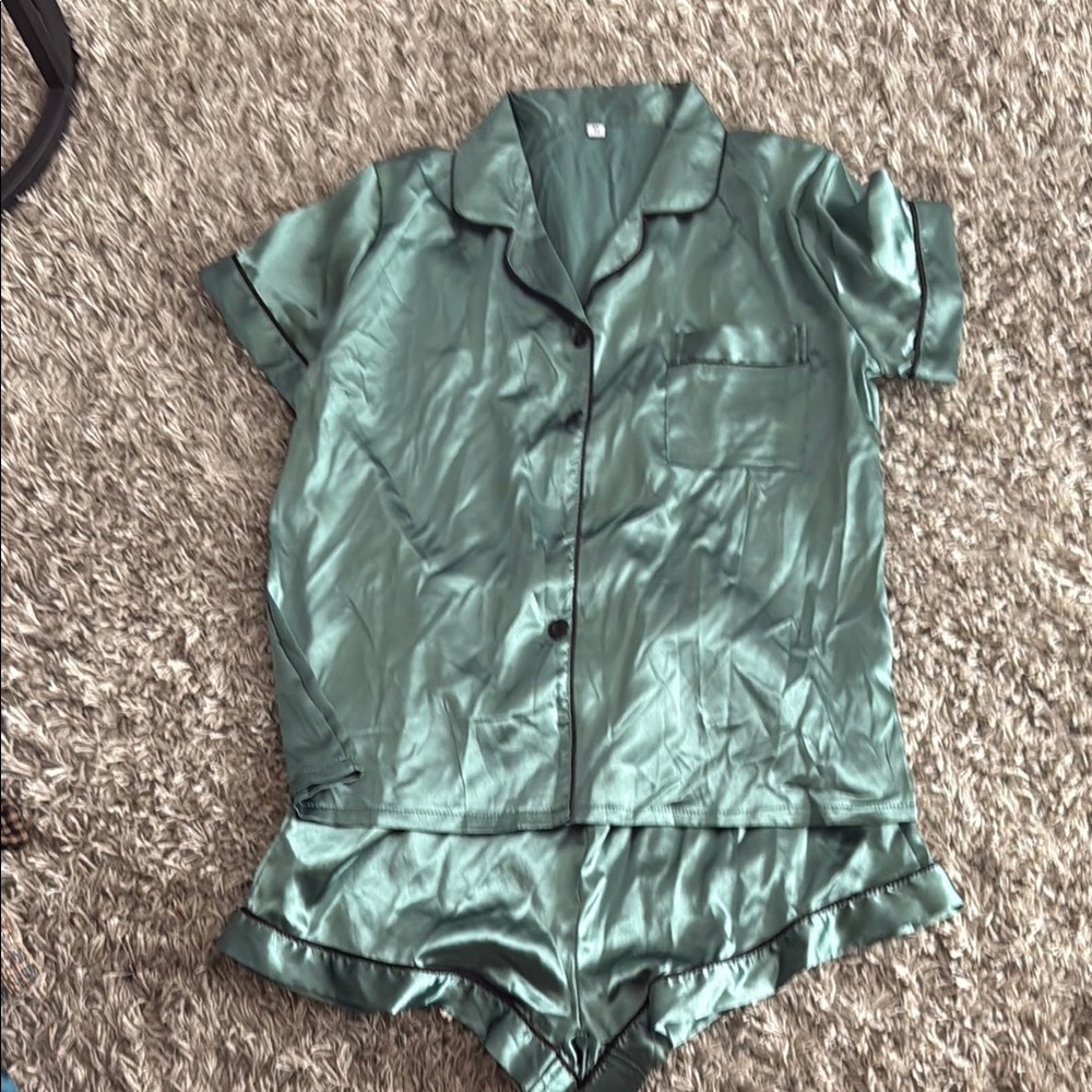 SHEIN Green Satin Pajama Set Intimates & Sleepwear